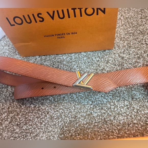 Authentic LV belt size 30mm 85 length. Comes with box and bag pictured - Picture 2 of 4